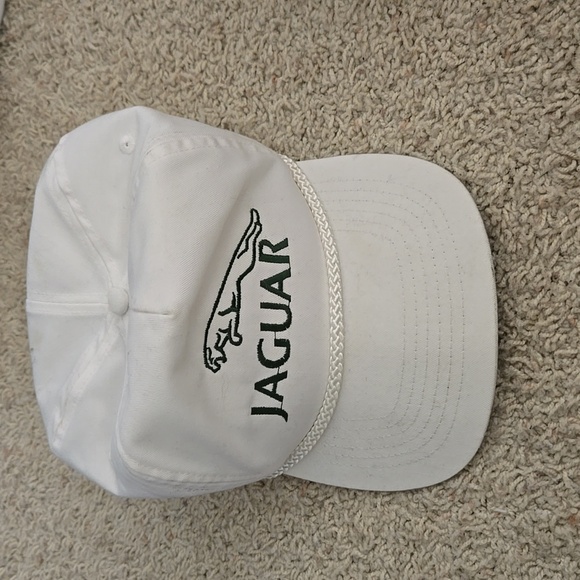 Jaguar White Hat - Picture 1 of 4